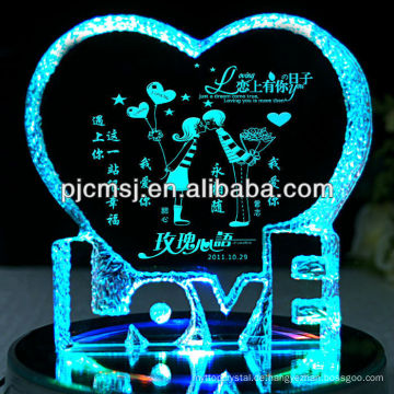Kristalleisberg mit LED-Licht, Kristallhochzeits-Herzstück oder Geschenken für den Tag der Liebe